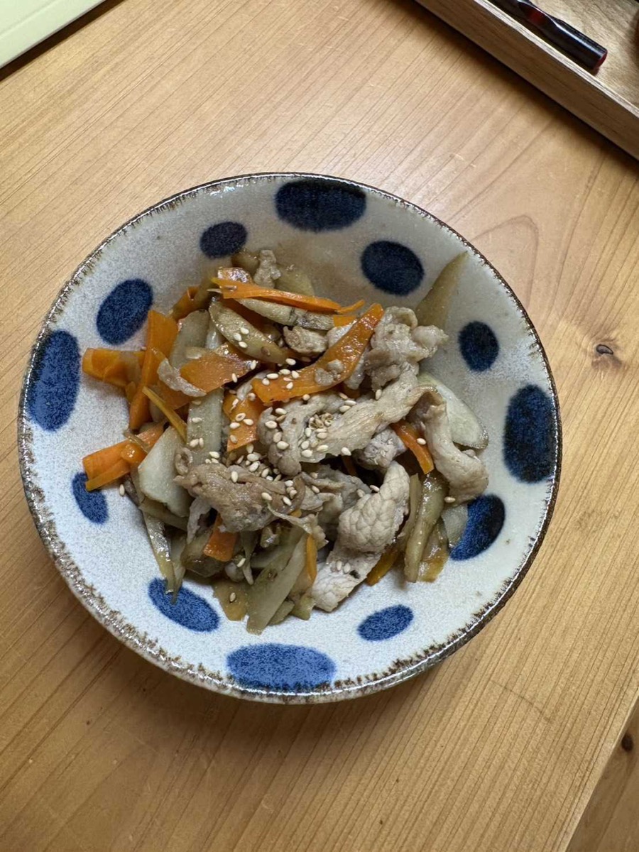 Finished pork belly kinpira served in a blue-and-white bowl, seen from above