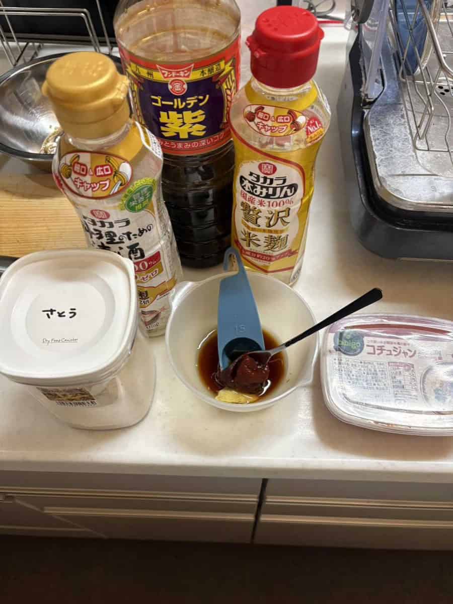 Seasonings for the bibimbap seasoned meat — soy sauce, mirin, sake, sugar, and gochujang