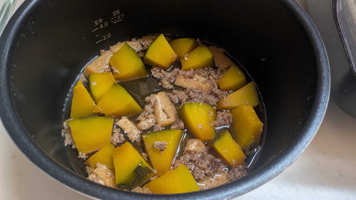 The cooked kabocha, beef, and aburaage in the reduced broth in the pot