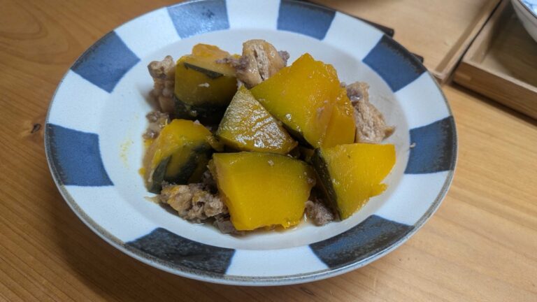 A plate of kabocha no nimono — Japanese simmered pumpkin with beef and aburaage in a sweet soy broth
