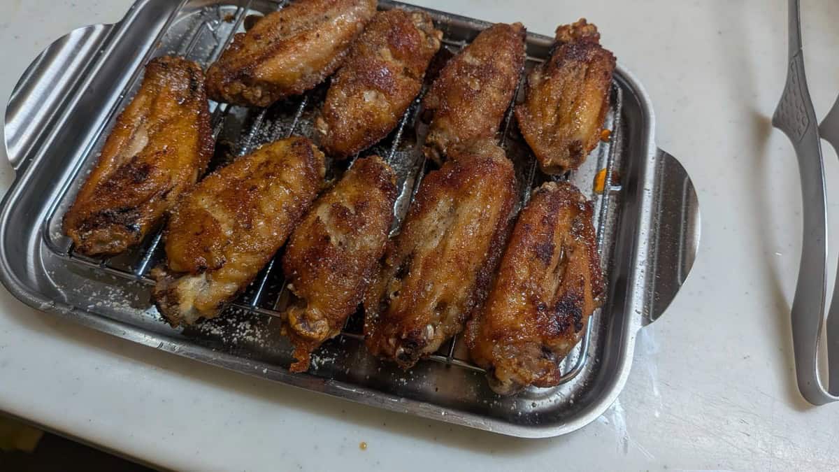 Coated tebasaki wings dusted with the pepper-salt blend and sesame