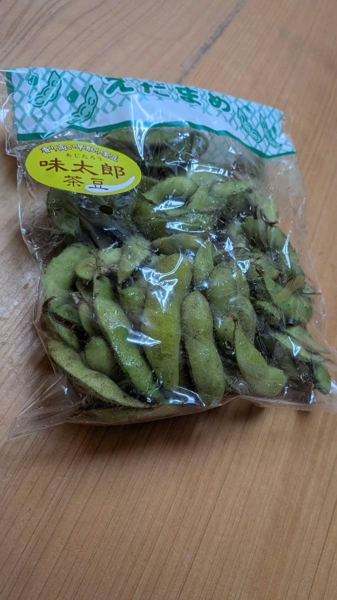 A supermarket bag of Japanese chamame edamame labeled aji-taro, a sweeter brown-bean variety