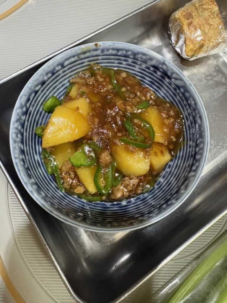 Soboro ankake — Japanese ground pork and potato in a thick glossy sauce with green pepper, served in a blue bowl